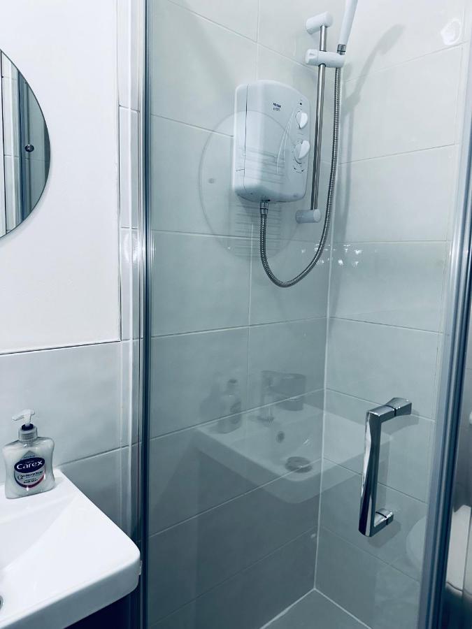 Stylish Town House - Modern Double Room - 1 Ковънтри Екстериор снимка